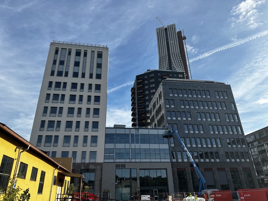 Målare i Mölndal: moderna höghus i centrala Mölndal, där Bröderna Anderssons Måleri har sitt kontor.